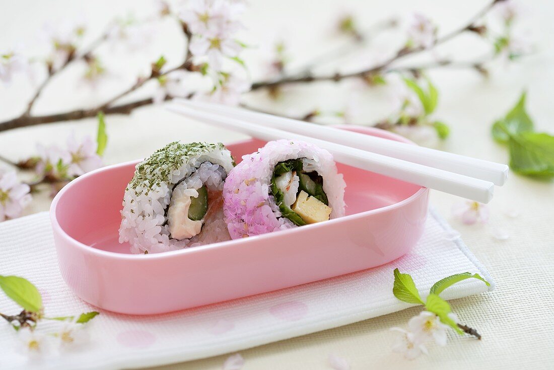 Inside-out roll with asparagus and fish