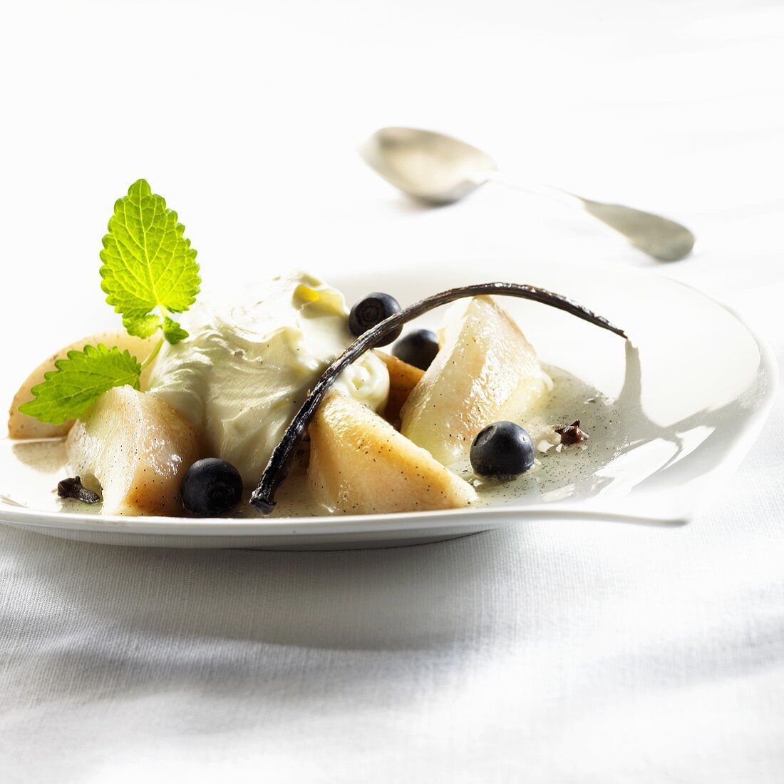 Vanilla mascarpone cream with pears and blueberries