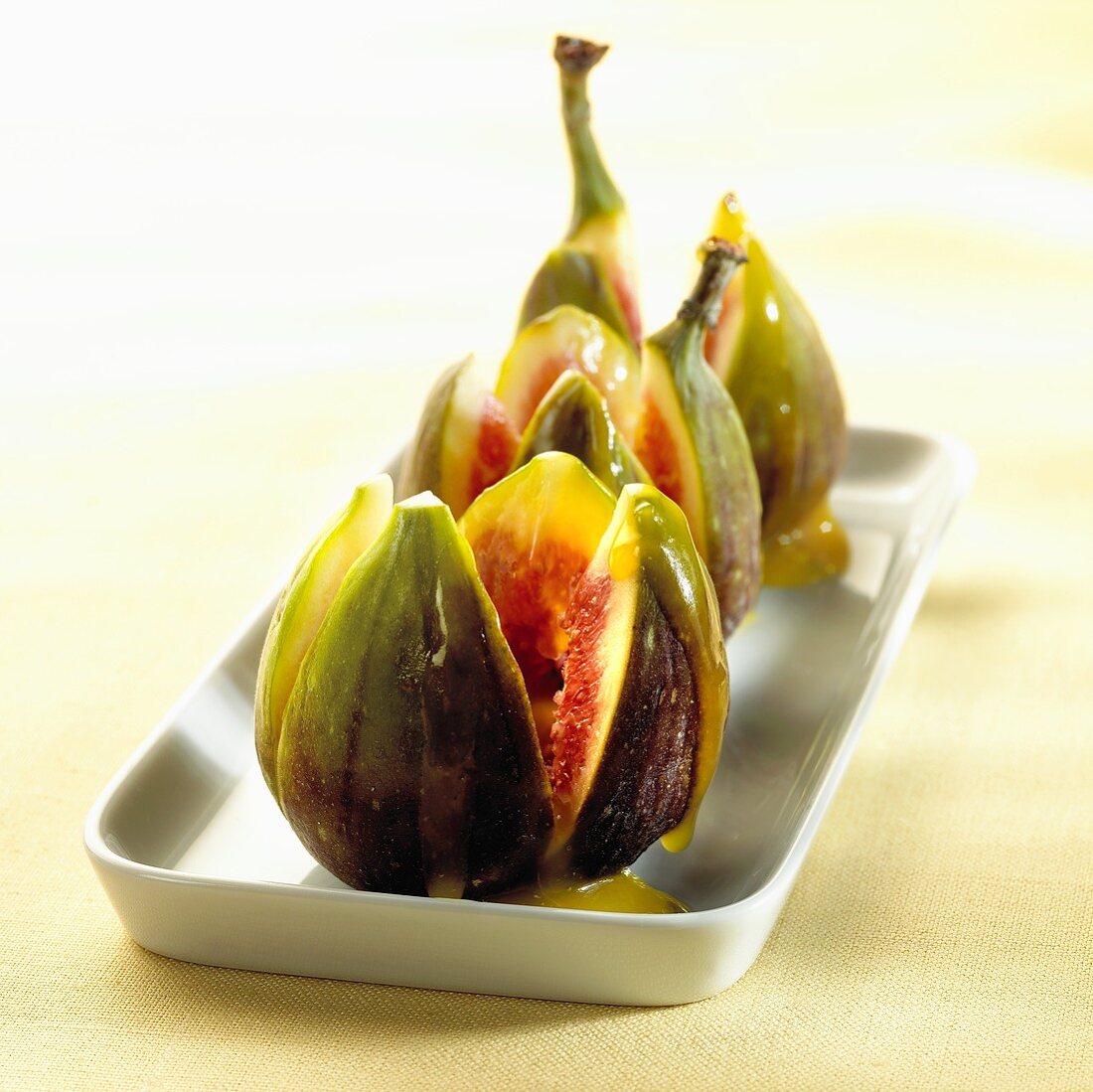 Fresh figs with orange sauce