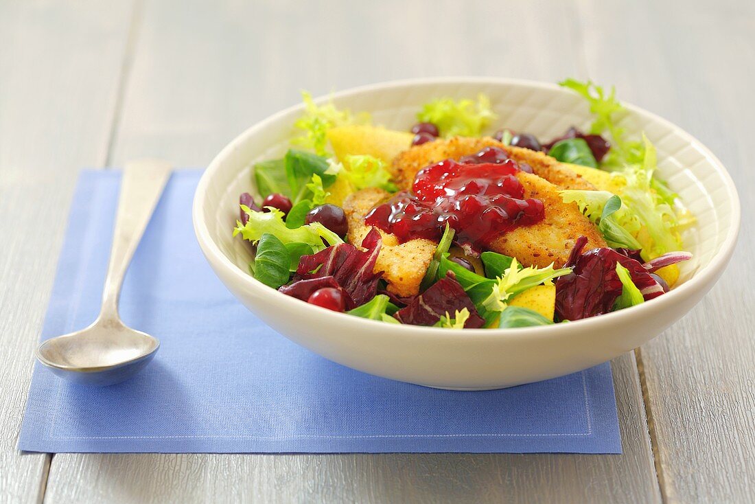 Salad leaves with deep-fried sheep's cheese and cranberry jam