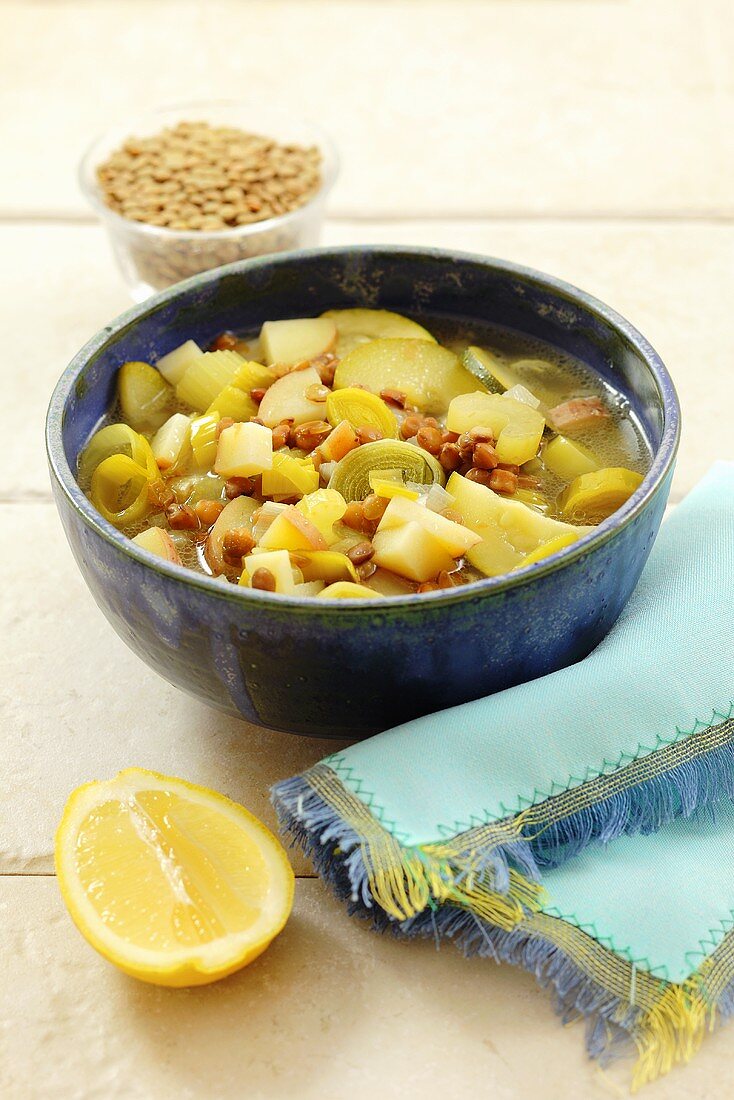 Linsen-Zucchini-Eintopf mit Kartoffeln und Lauch