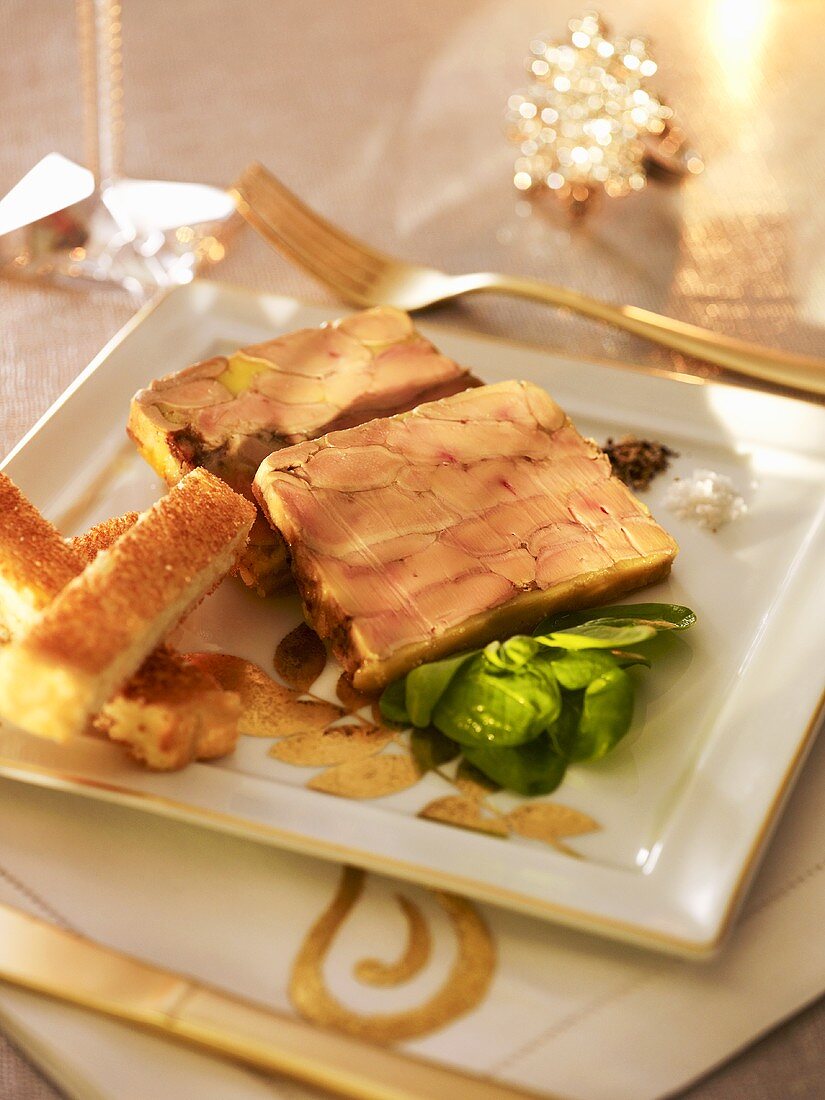 Goose liver terrine with corn salad and toast (Christmas)