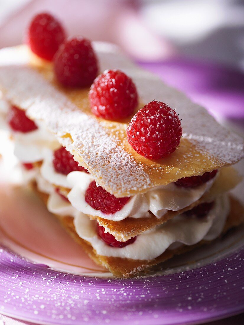 Millefeuilles mit Himbeeren und Sahne