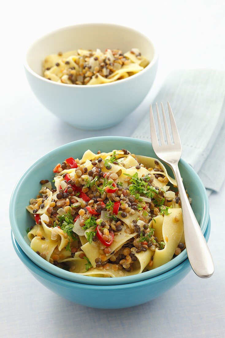 Pappardelle mit Linsen, Chili, Knoblauch und Petersilie