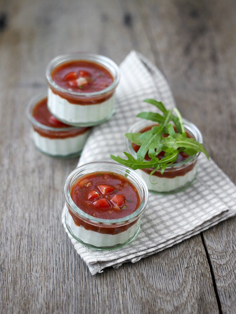 Tomaten-Ziegenkäse-Timbale