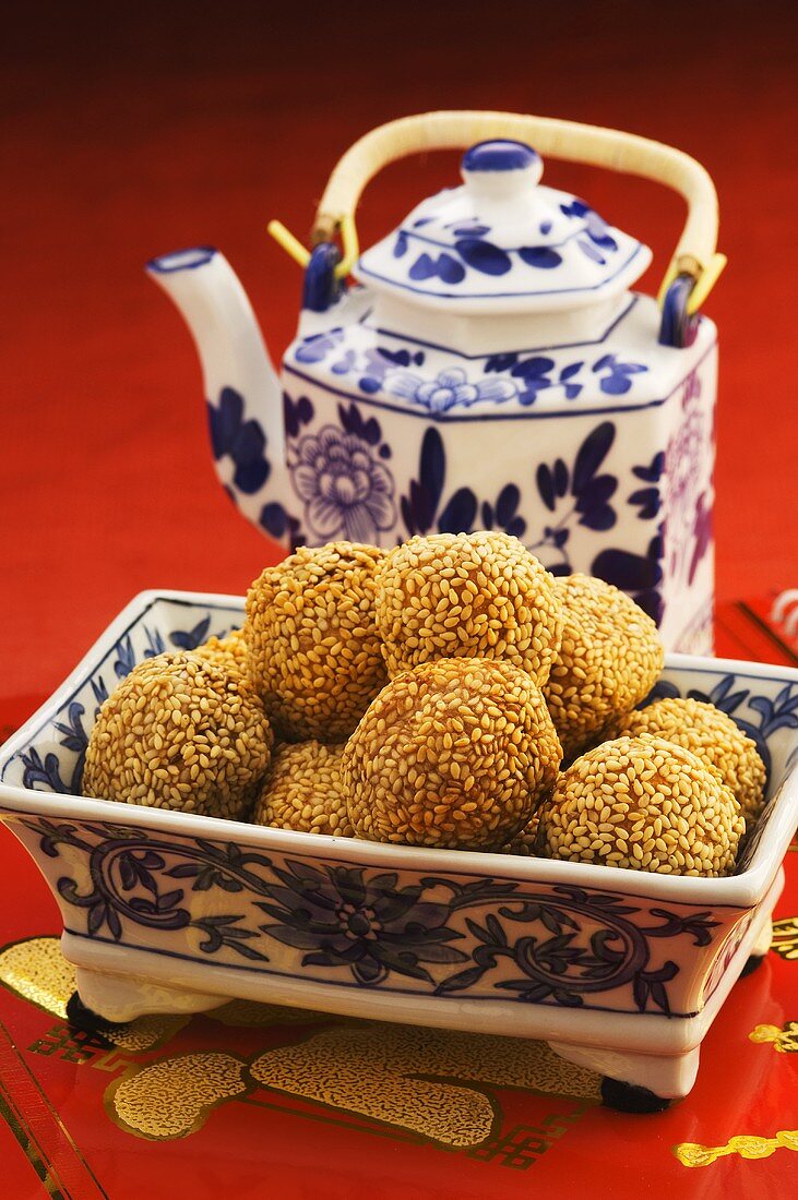 Sesame balls and tea (China)