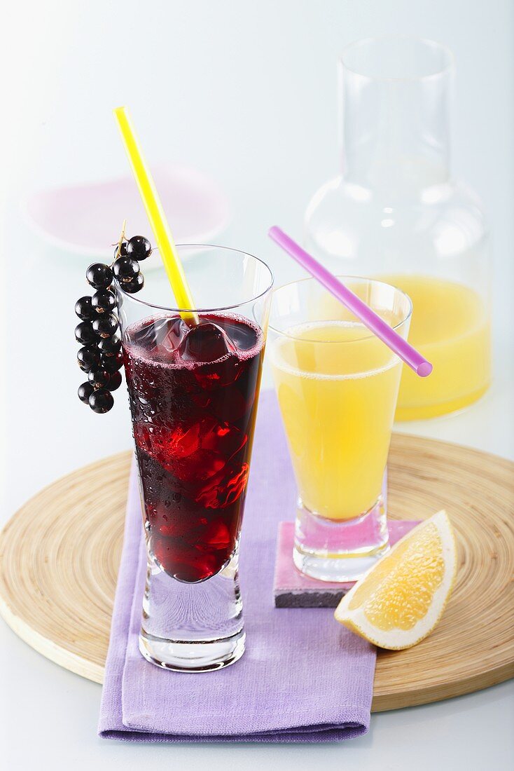 Blackcurrant juice and grapefruit juice