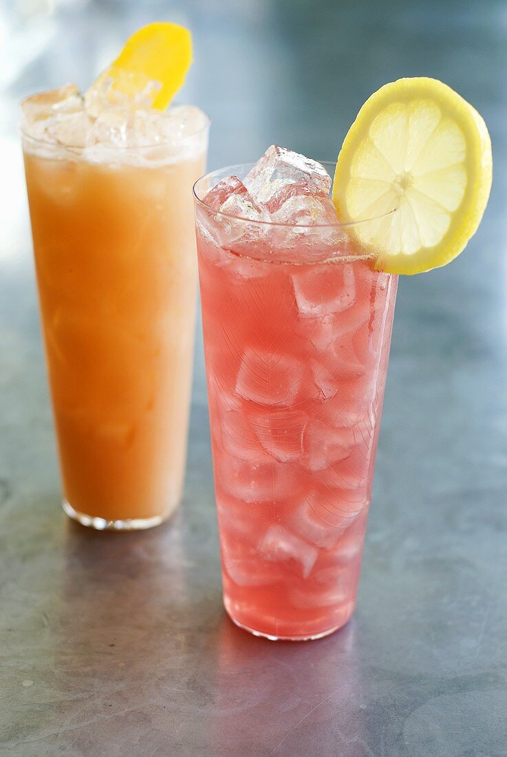 Two fruit cocktails with ice