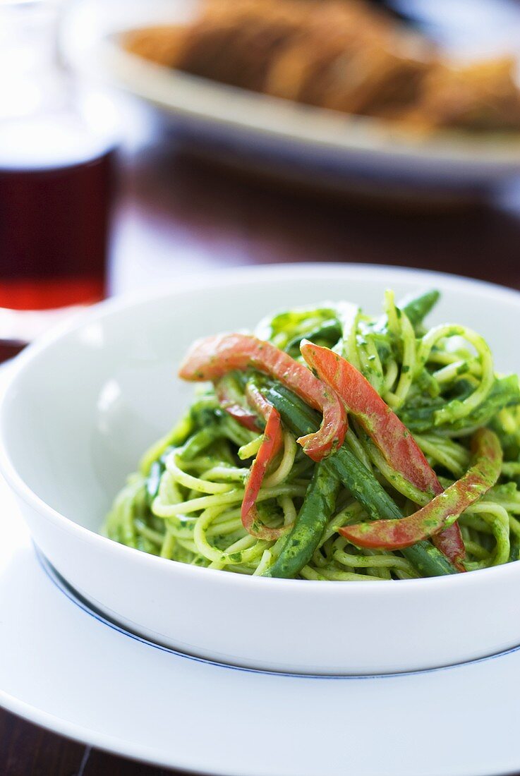 Spaghetti with pesto and vegetables