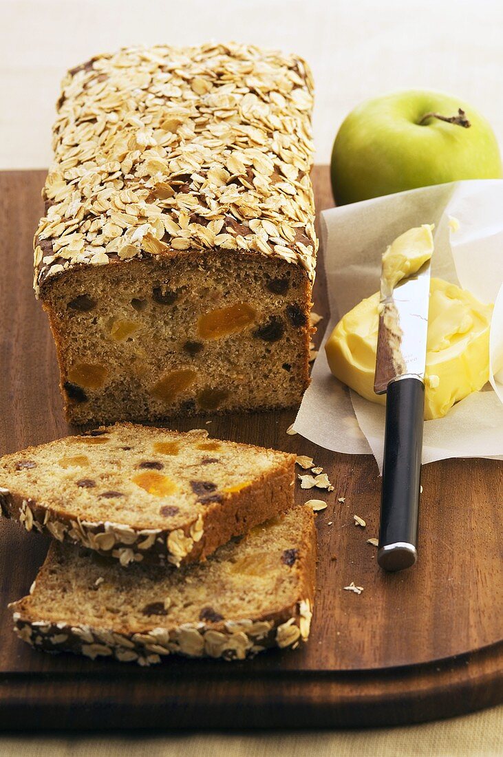 Fruit loaf with oats, butter and apple
