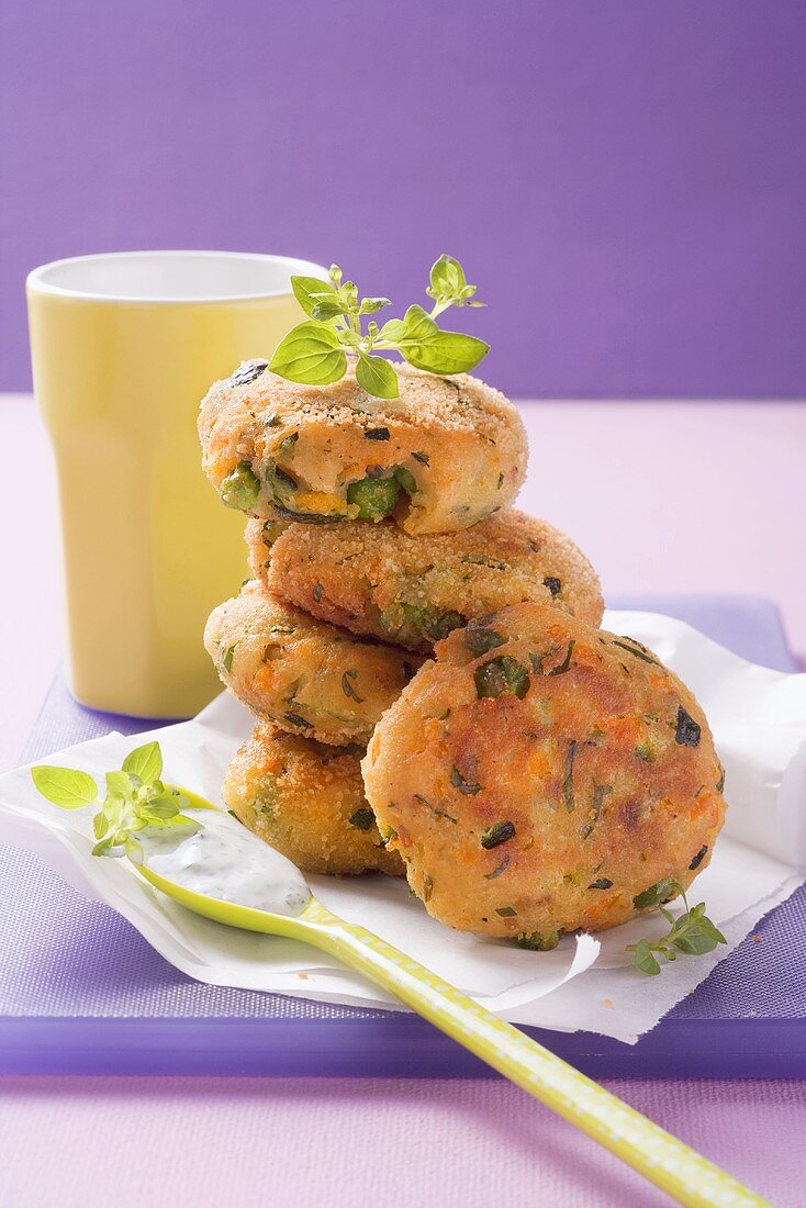 Vegetable burgers with herb sauce