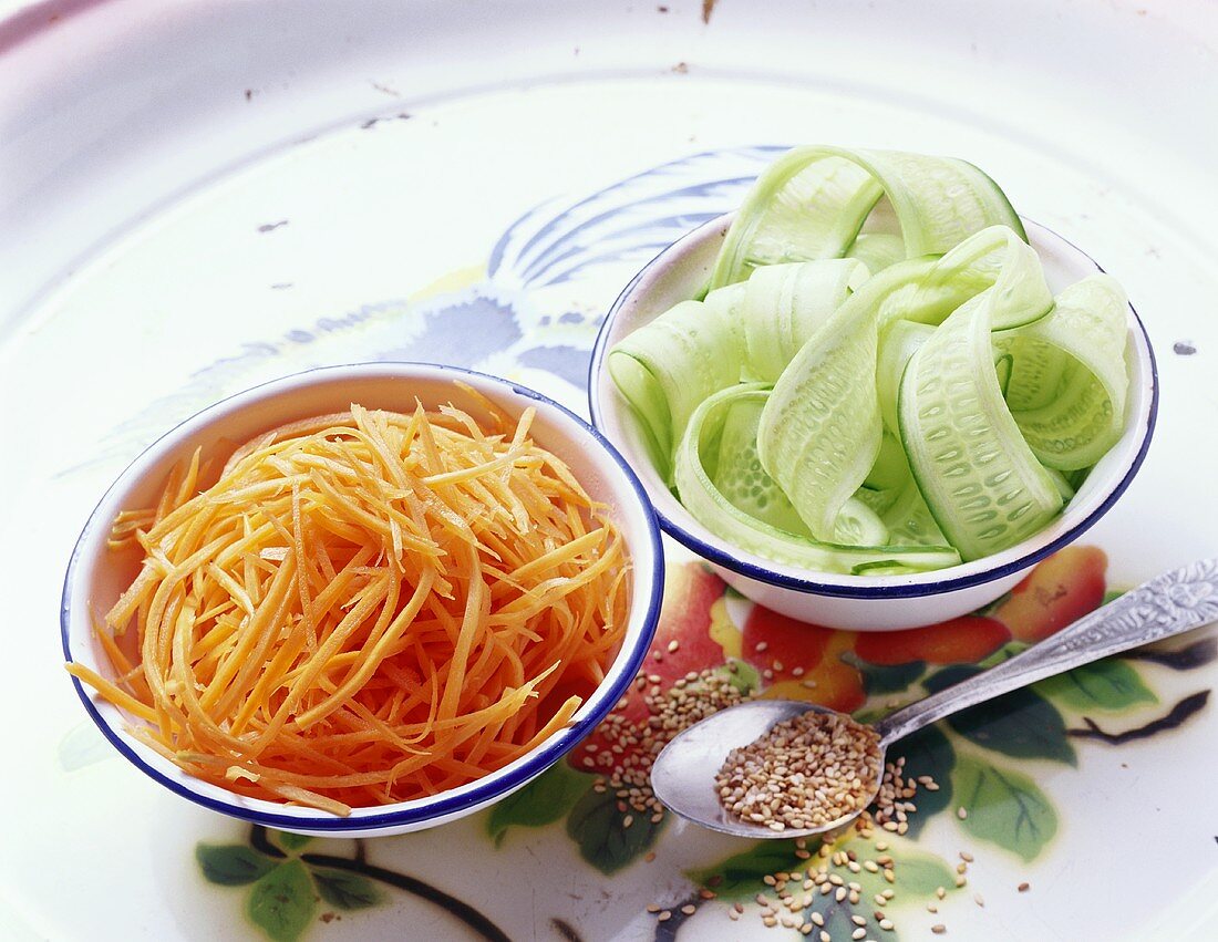 Raw vegetables with sesame