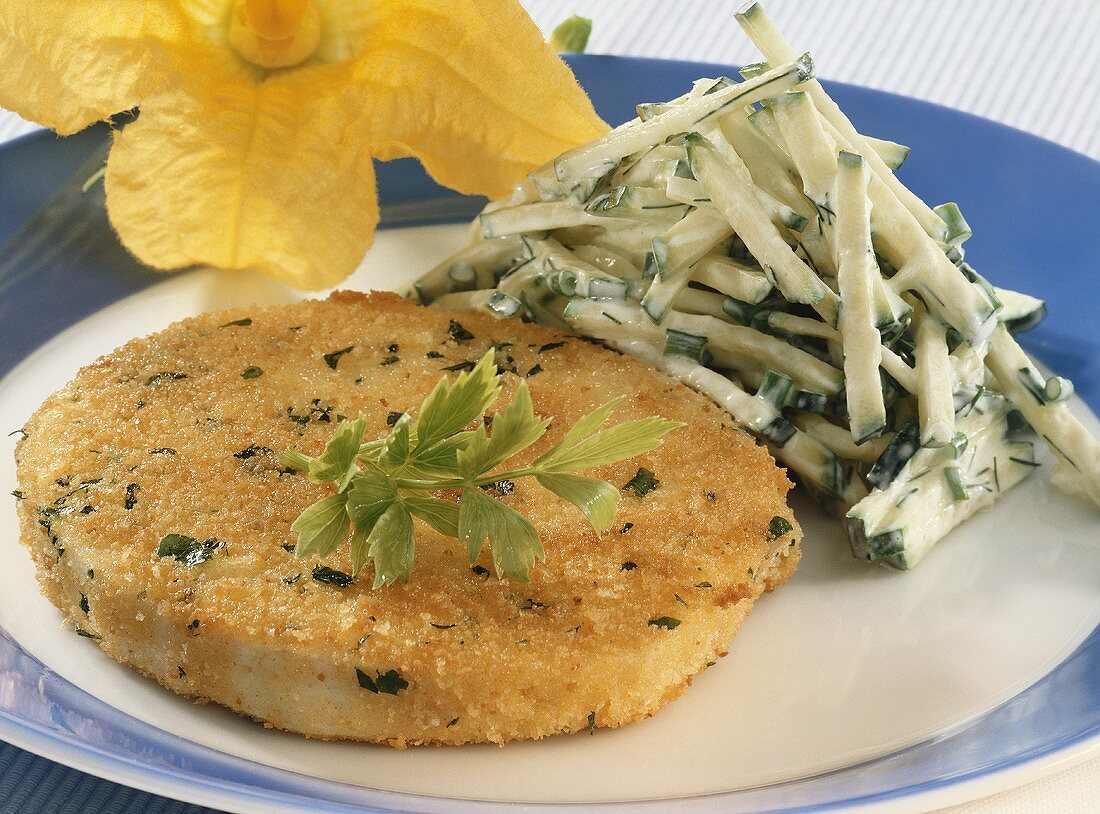 Sellerieschnitzel mit Zucchini-Rohkost