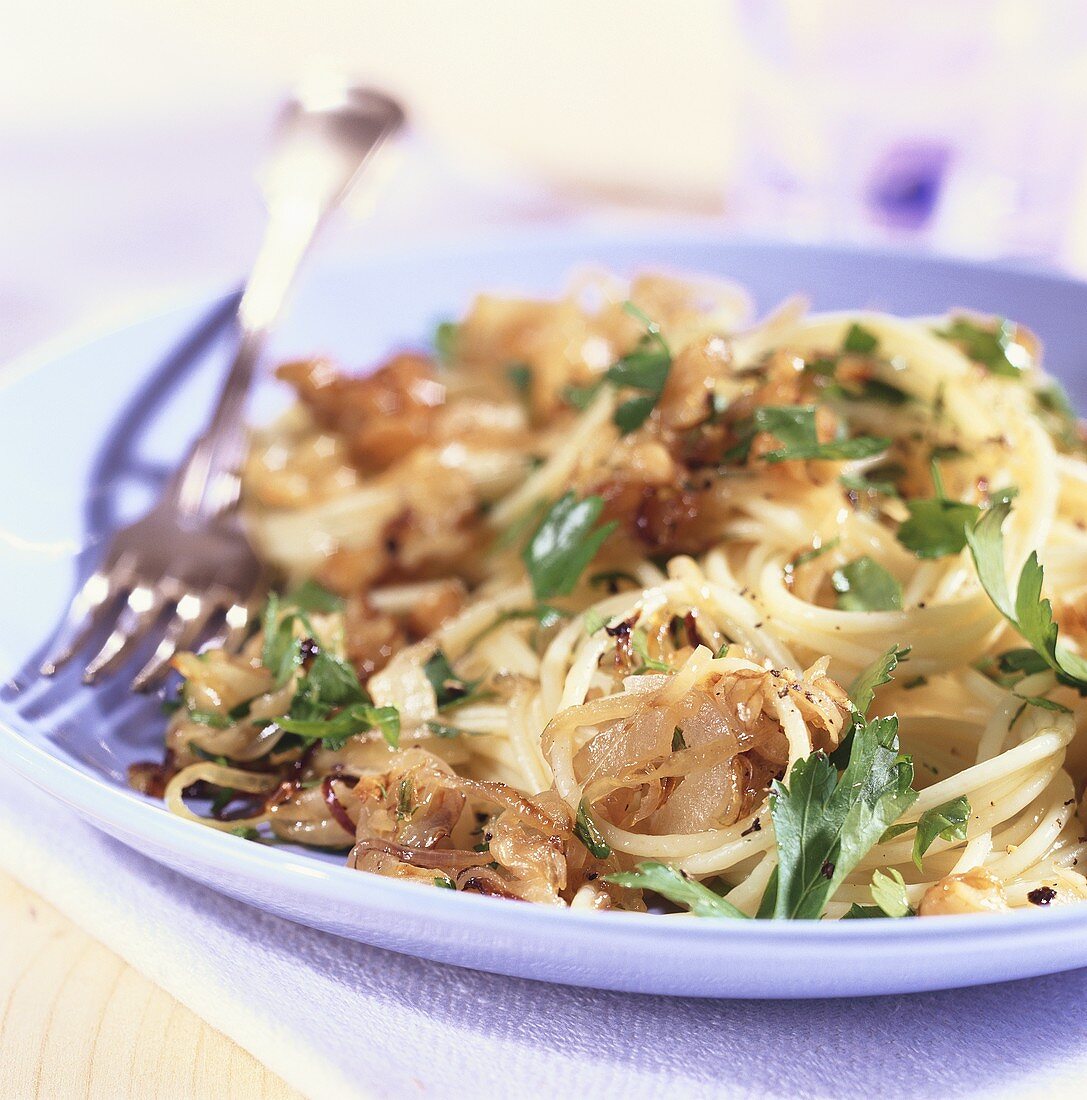 Spaghetti with onions and nut butter