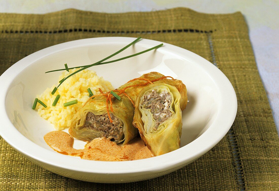 Spitzkohlroulade mit Tatar