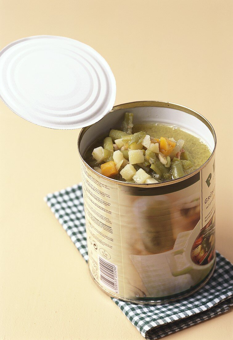 Green bean stew in the tin