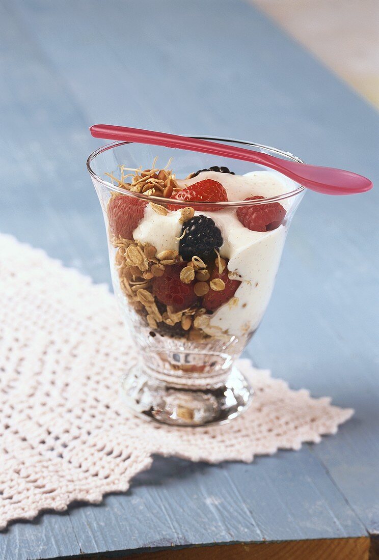 Muesli with sprouts and berries