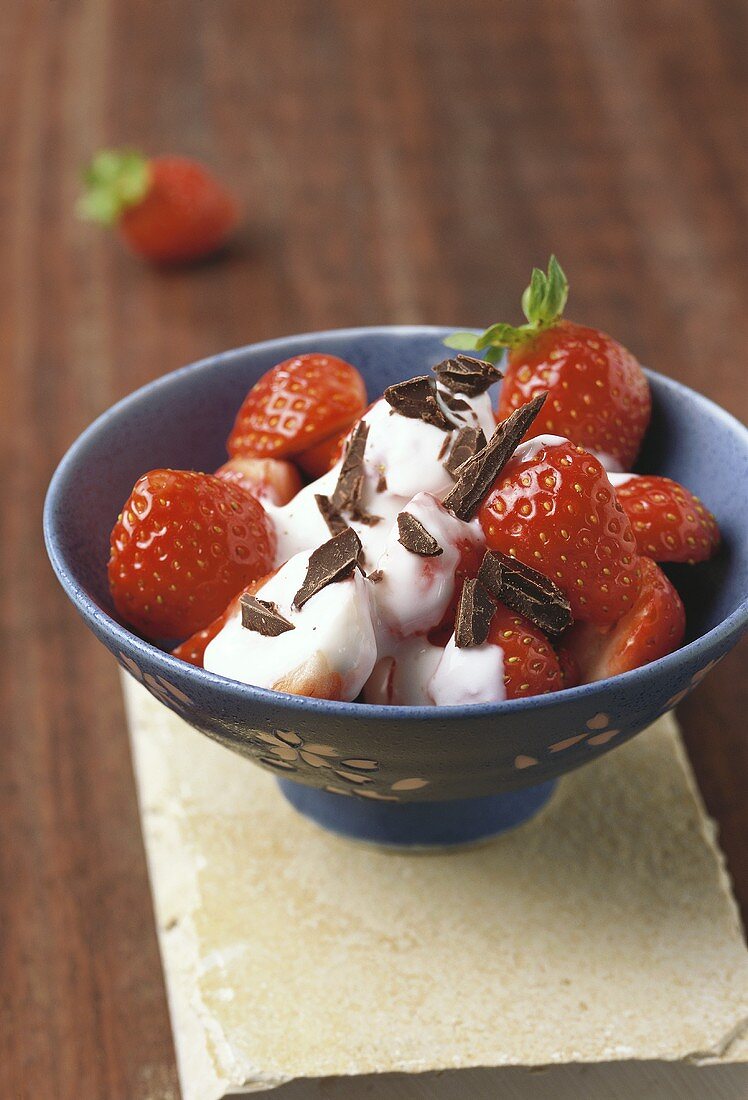 Erdbeeren mit Schoko-Joghurt