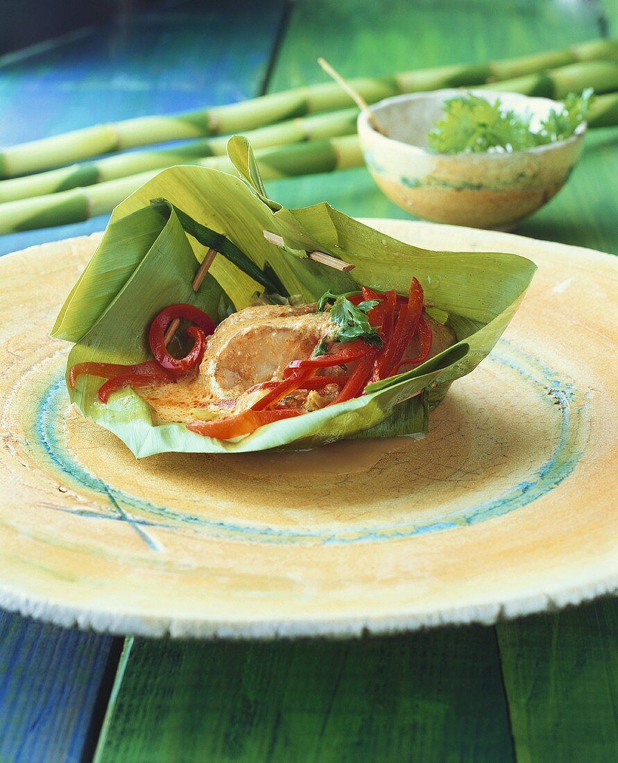 Ngobplah (Fish in banana leaf basket, Thailand)