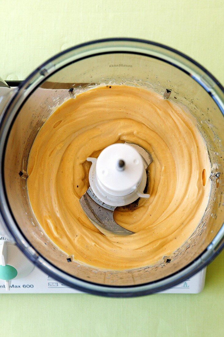 Mayonnaise in food processor