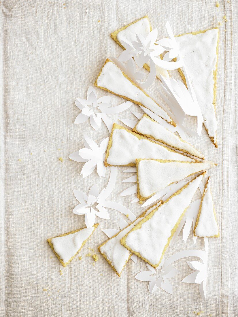 Pastry triangles with meringue