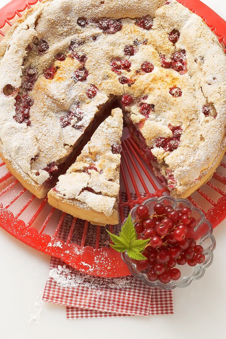 Redcurrant meringue cake