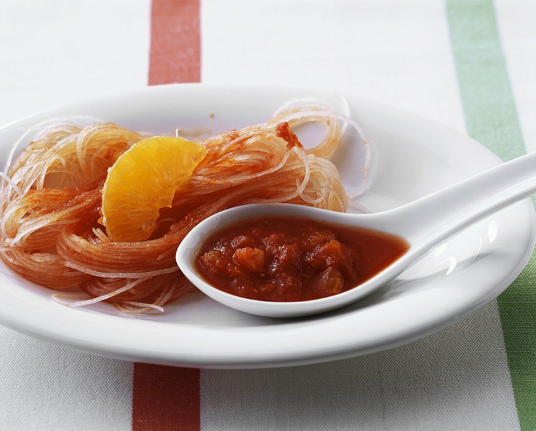 Glass noodles with sweet and spicy tomato sauce