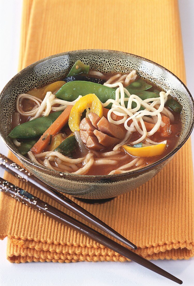 Noodle stew with vegetables and sausages (Asia)