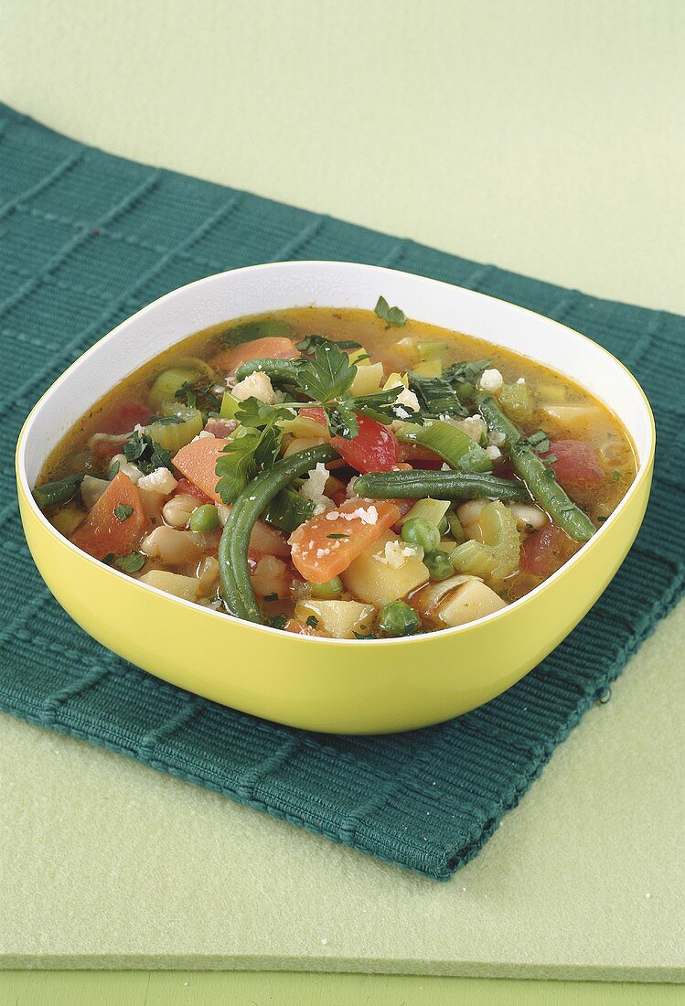 Minestrone mit weissen Bohnen