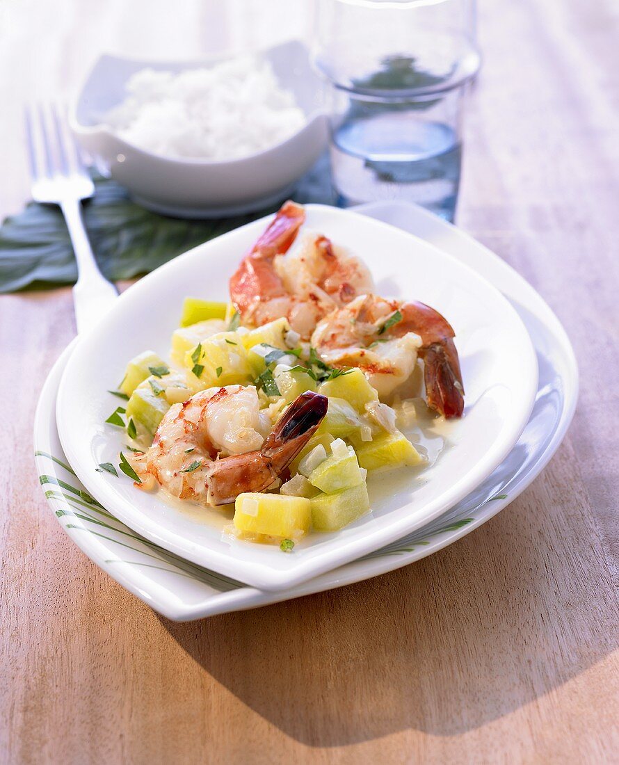 Curried prawns with cucumber and pineapple
