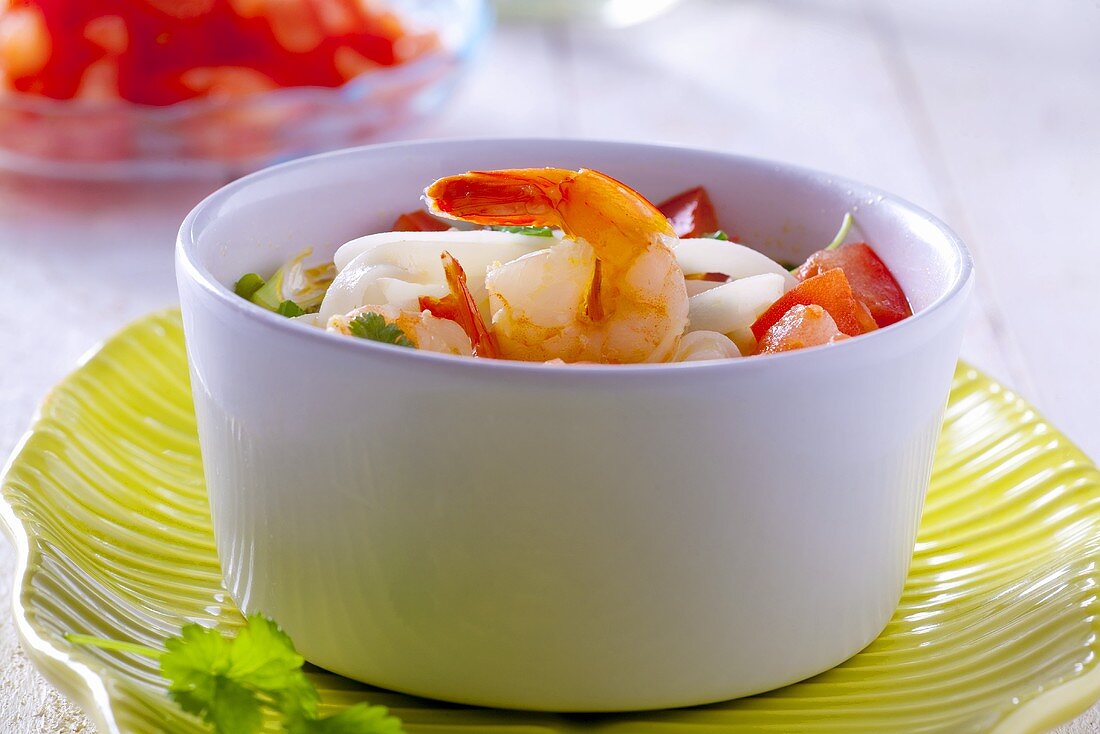 Prawn and vegetable soup with rice noodles (China)