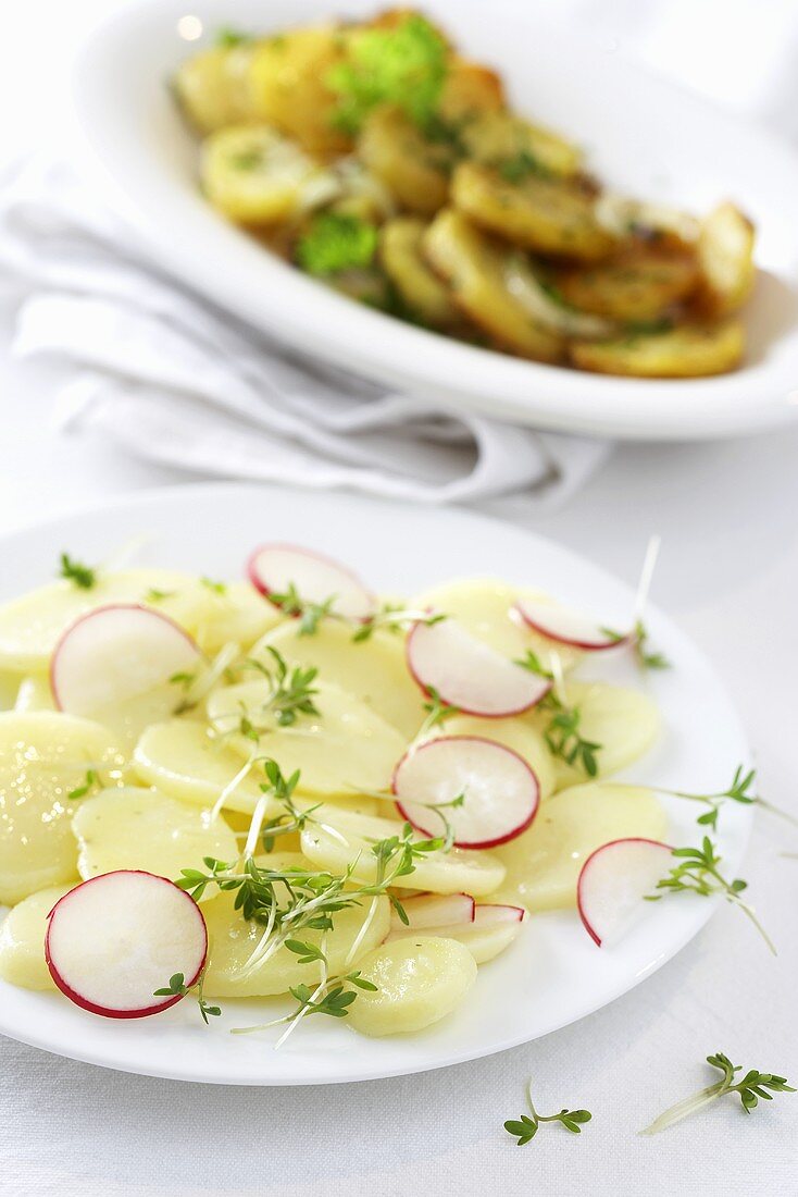 Kartoffelsalat mit Radieschen und Kresse