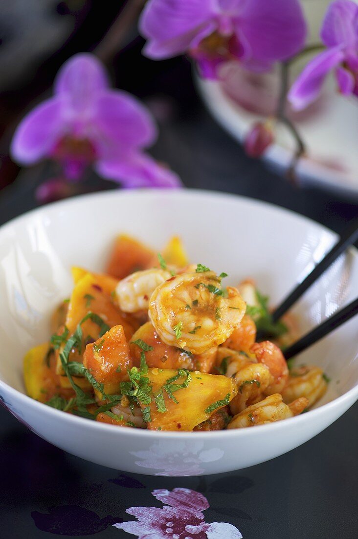 King prawns with papaya (Asia)