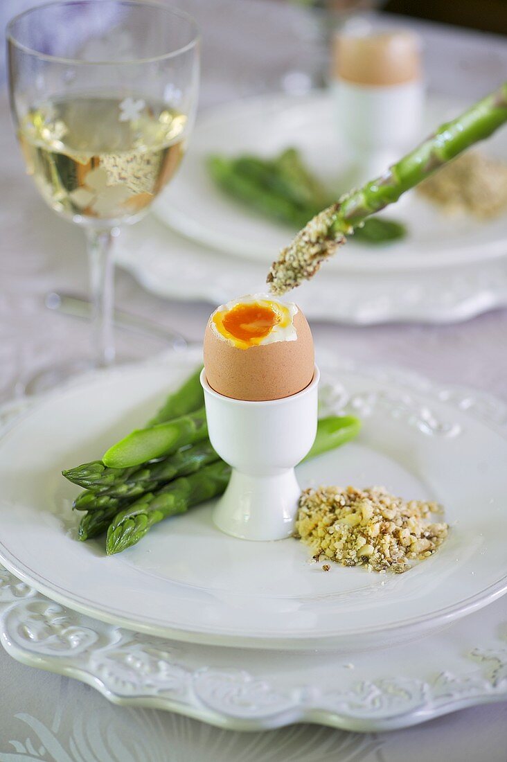 Soft-boiled egg with asparagus and dukkah (spice mixture)