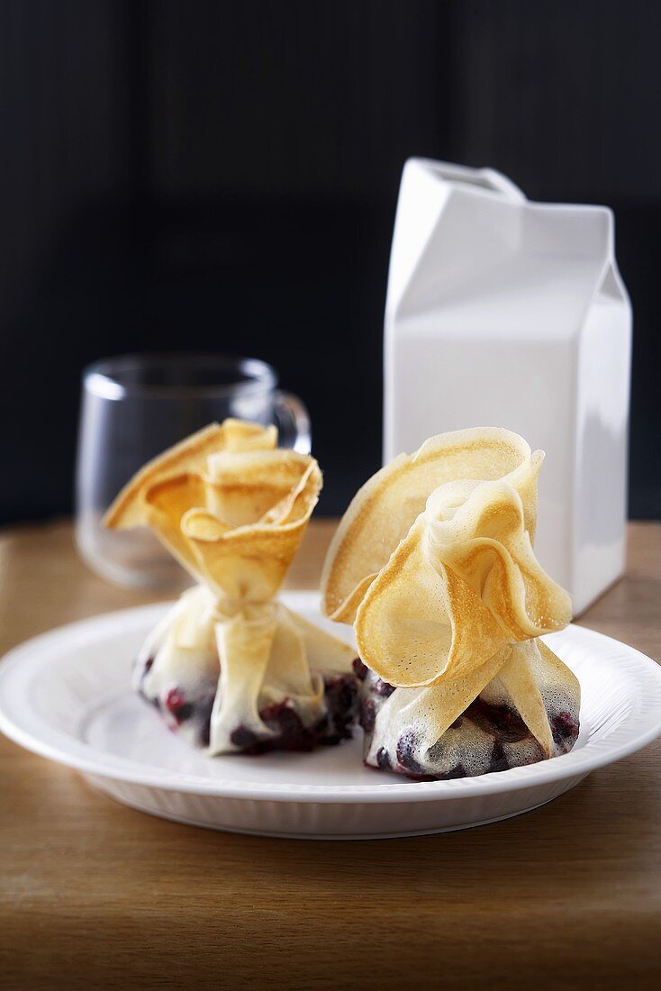 Blueberries in brick pastry purses