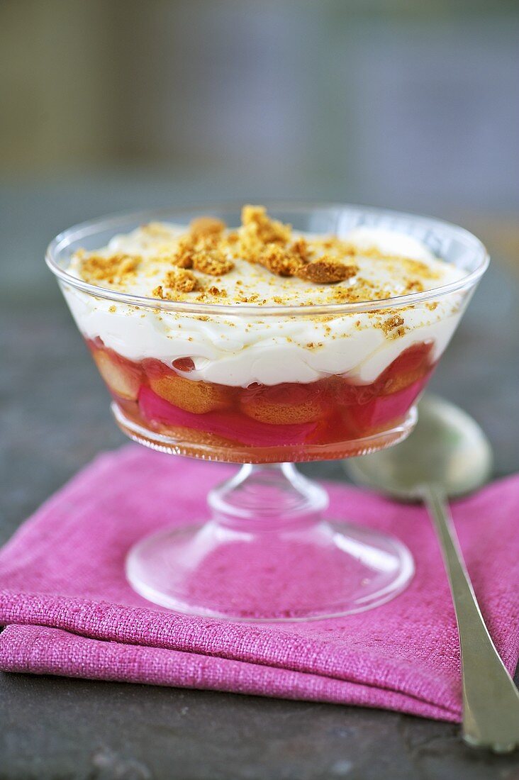 Rhabarbertiramisu mit Amaretti