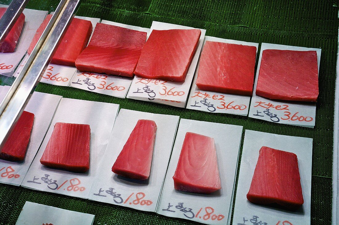 Tuna of various grades at a market