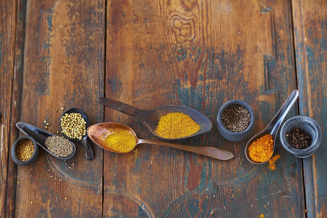 Spices and curry mixtures