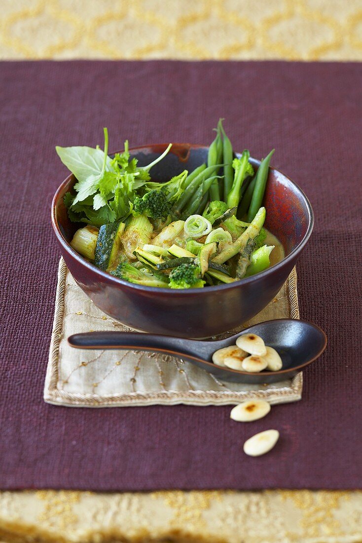 Green vegetable curry with broccoli