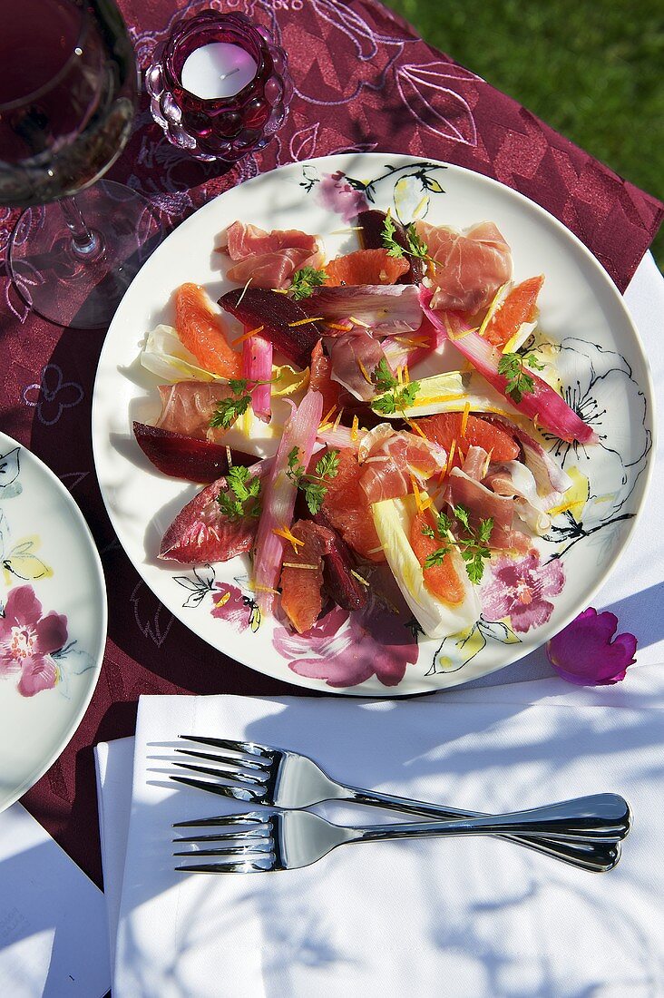 Salat mit Parmaschinken und Rhabarber