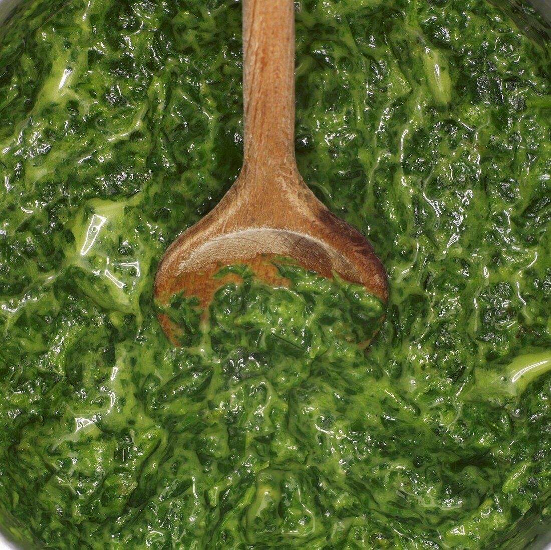 Spinach with wooden spoon (close-up)