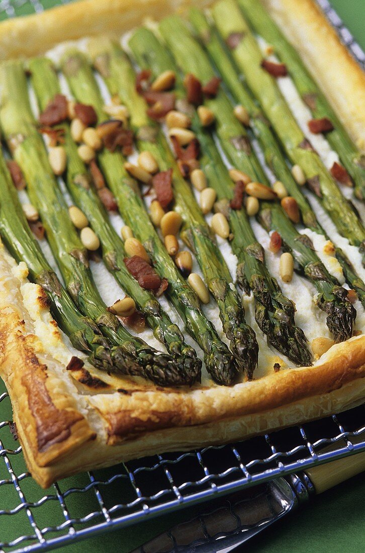 Asparagus tart with pine nuts
