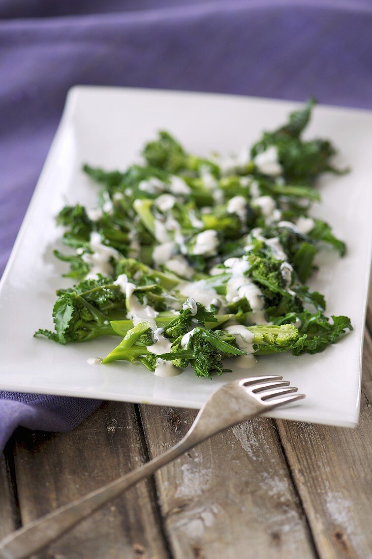 Broccoli with anchovy cream sauce