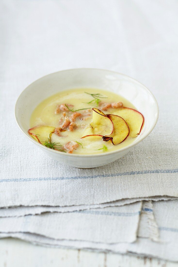 Potato soup with shrimps and apple