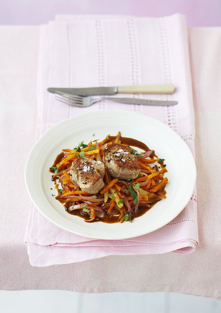 Schweinefilet mit Ingwerkürbis und Orangen-Balsamico-Sauce