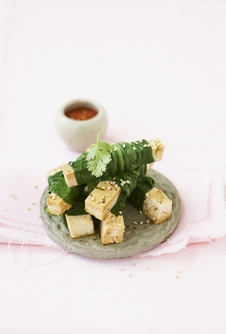 Tofu and pak choi wraps with chilli dip
