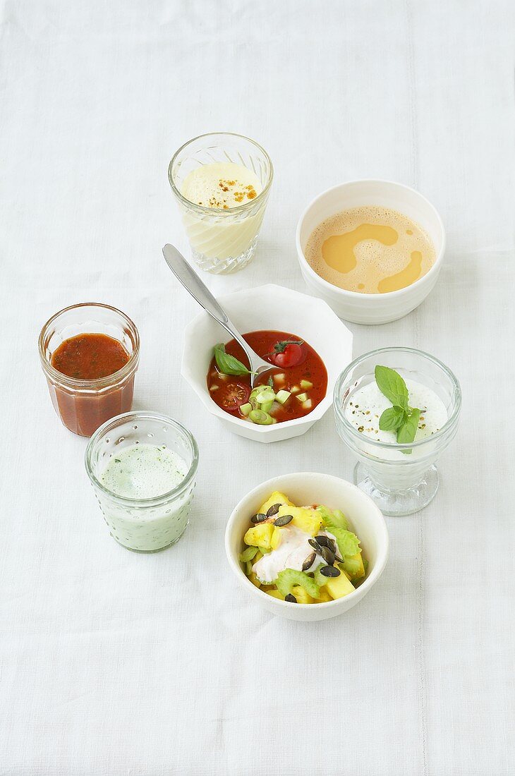 Frühstücksdrinks, kleine Suppen & Ananas-Sellerie-Salat