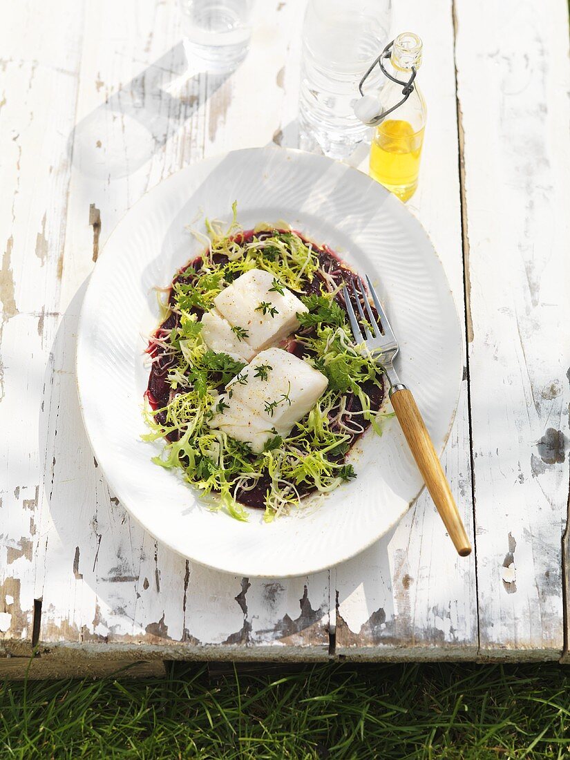 Rote-Bete-Salat mit gegrilltem Kabeljau