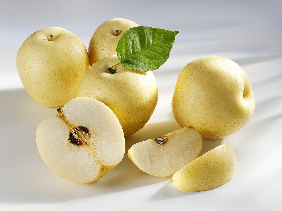 Several nashi pears (whole, halved and wedges)