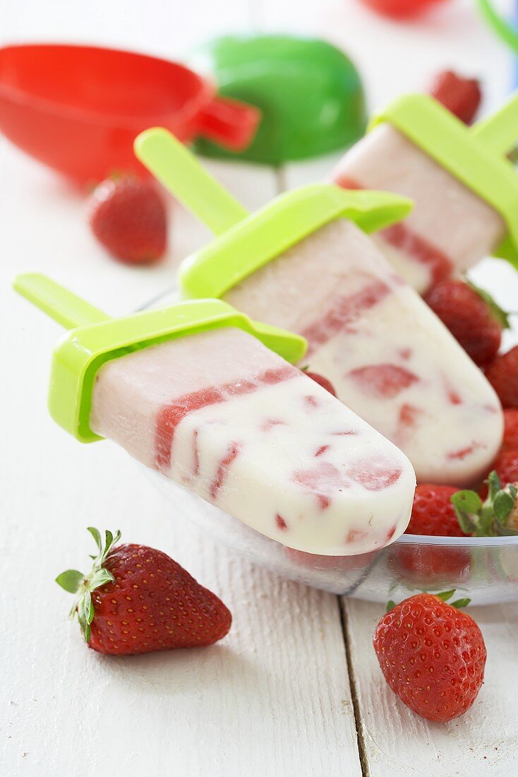 Strawberry yoghurt ice cream lollies